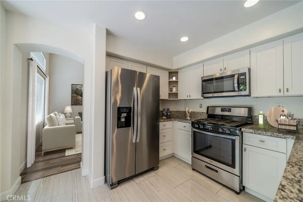 930 Ferndale Drive, Corona, California 92881 home-pic-7